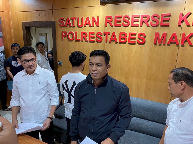 Kasat Reskrim Polrestabes Makassar AKBP Ridwan JM Hutagaol saat penetapan pelajar AF (17) sebagai tersangka di Markas Polrestabes Makassar, Rabu (1/3/2023) malam.(Atri/jejakfakta).