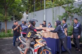 Mercure Cycling Community: Mengusung Semangat Berbagi dan Peduli Sesama di Makassar