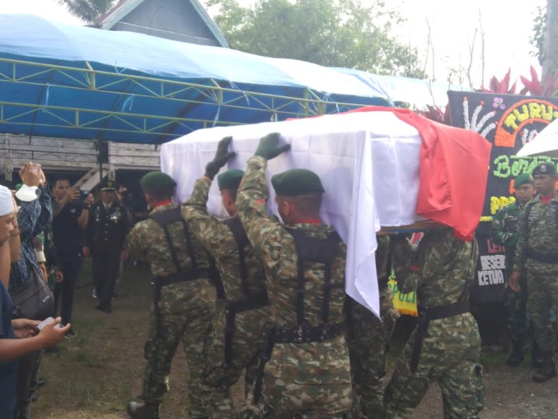 Jenazah Praka Jumardi tiba di kampung halamannya di Desa Patangkai, Kecamatan Lappariaja (Lapri), Kabupaten Bone, Sulawesi Selatan, Sabtu (4/3/2023). [Dok. Prof Zakir Sabara HW].