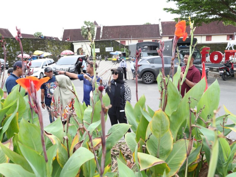 Wakil Wali Kota Makassar, Fatmawati Rusdi, tinjau beberapa taman kota di Makassar, Sabtu (4/03/2023). @Jejakfakta/ist.