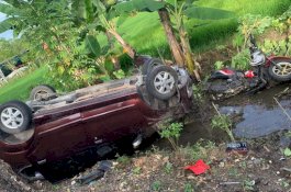Tragis! Ayah dan Anak Tewas dalam Kecelakaan Mobil-Motor di Bone