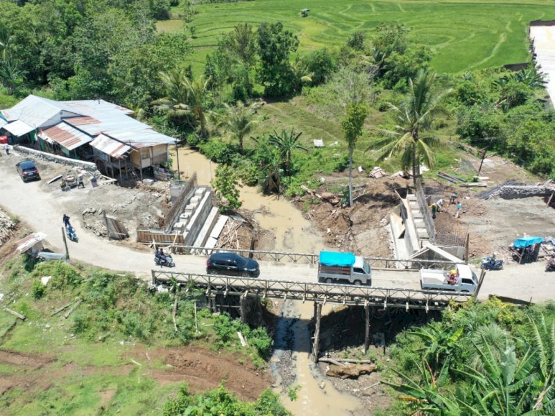 Pembangunan Jembatan Sungai Palattae di Kabupaten Bone. @Jejakfakta/Ist.