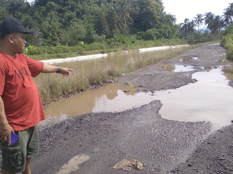 Jalan rusak di Sulsel.