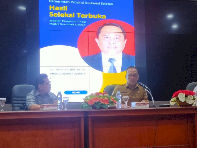 Tiga Panitia Seleksi (Pansel) hadir mengumumkan hasil penilaian seleksi calon Sekprov Sulsel. @Jejakfakta/Atri.