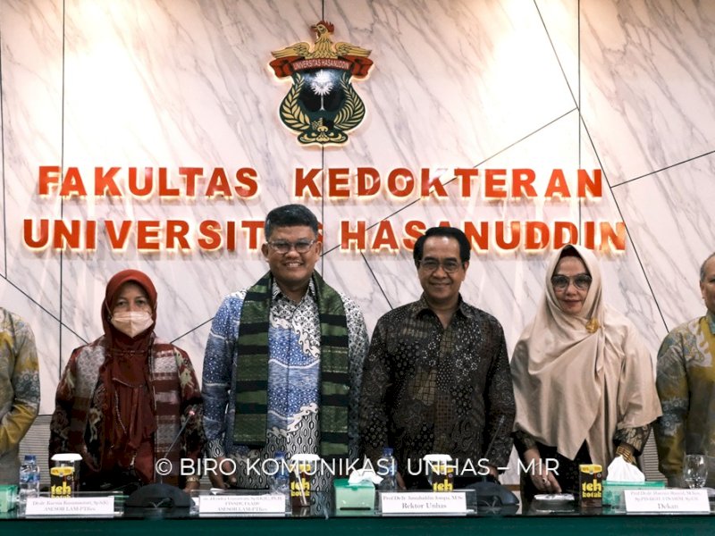 Lembaga Akreditasi Mandiri Perguruan Tinggi Kesehatan (LAM-PTKes) melaksanakan visitasi dalam rangka reakreditasi Program Studi Dermatologi dan Venereologi Fakultas Kedokteran (FK) Universitas Hasanuddin. Acara pembukaan berlangsung pukul 13.30 Wita di Ruang Senat, Fakultas Kedokteran Unhas, Kampus Tamalanrea, Makassar, Senin (13/3/23).