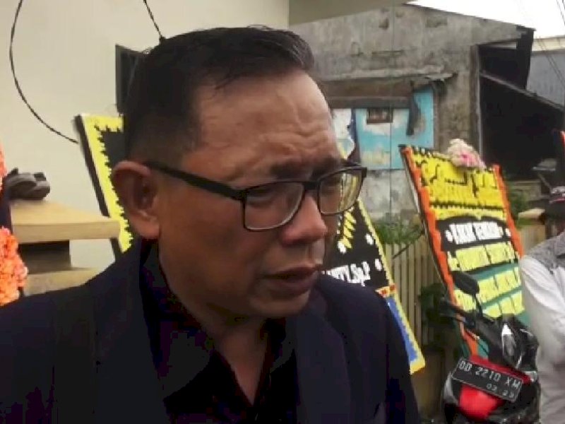 Ketua PDPI Papua, dr. Hendra Sihombing memberikan keterangan kepada media di rumah duka di Makassar, Senin, (13/3/2023). @Jejakfakta/Atri