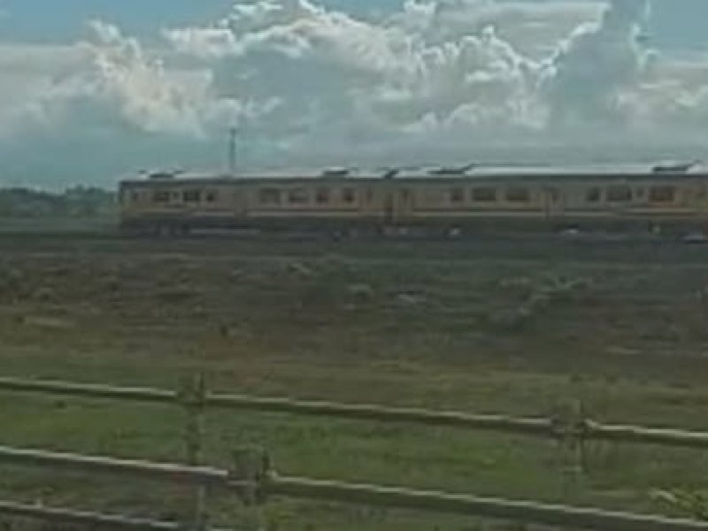 Saat kereta api yang mengangkut puluhan murid SD Makassar mulai berangkat dari Stasiun Maros, Kabupaten Maros, Sulawesi Selatan, Selasa (14/3/23) sekitar pukul 08.30 Wita. [rep/jejakfakta].