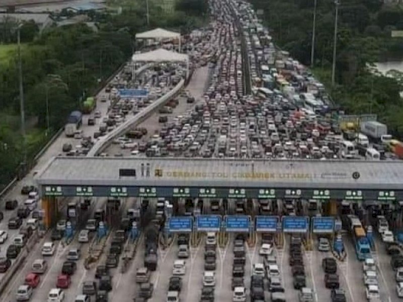 Kemacetan arus mudik lebaran di Jakarta, tahun 2022 (Foto: istimewa).