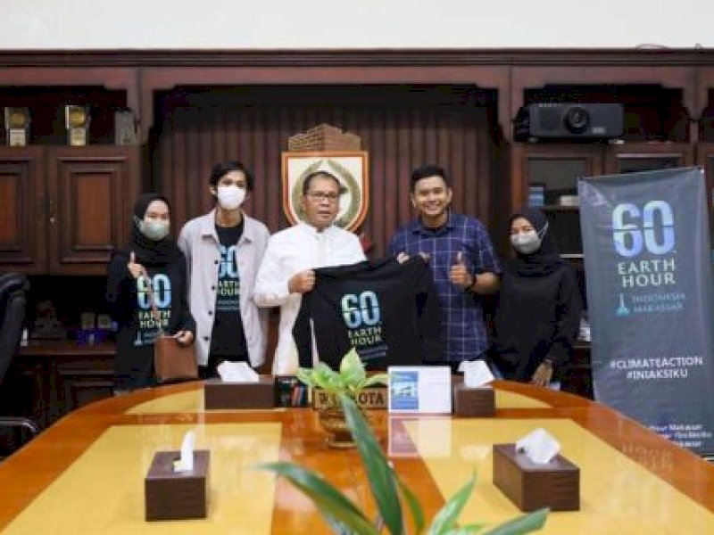 Wali Kota Makassar Mohammad Ramdan Pomanto (Danny Pomanto) mengajak masyarakat memadamkan listrik guna menyukseskan kampanye Global Earth Hour Switch Off 2023 di Kota Makassar, Ahad 25 Maret 2023.