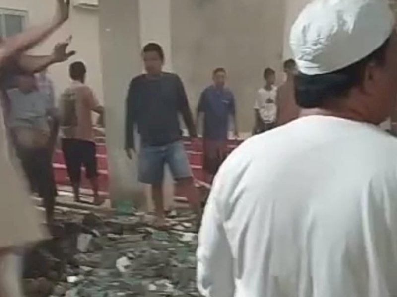 Reruntuhan kubah Masjid Ittifaqul Jamaah, Jl Barukang 1, Kecamatan Ujung Tanah, kota Makassar, Ahad (26/3/2023) sekitar pukul 20.00 Wita.