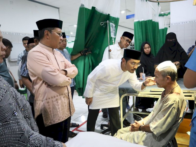 dr Udin Malik yang berada tidak jauh dari lokasi kejadian turut memberikan pertolongan pertama kepada para korban di RS AL Jala Ammari Makassar, Minggu (26/3/2023). @Jejakfakta/dok Humas Pemkot Makassar