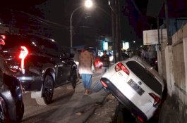 Kecelakaan Tunggal di Jalan Andi Tonro, Diduga Milik Oknum Polisi&nbsp;