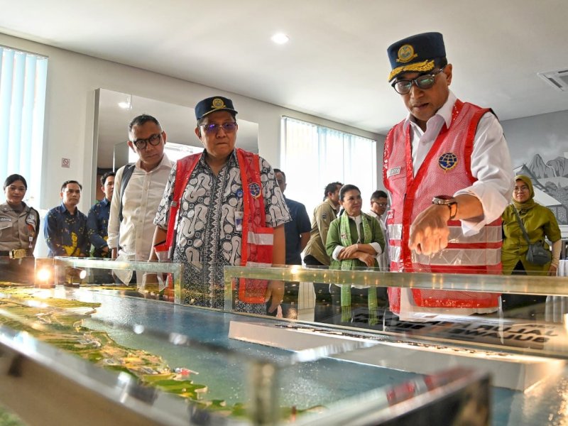 Menteri Perhubungan Budi Karya Sumadi, mengecek Kereta Api Makassar-Parepare lintas Maros-Garongkong, Selasa (28/3/2023). @Jejakfakta/dok. Kemenhub