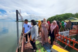 Istri Menteri ATR/BPN Kunjungi UMKM dan Pariwisata Pangkep