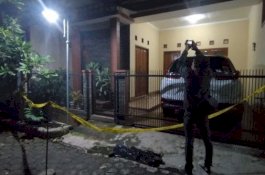 Detik-detik Mantan Ketua Komisi Yudisial Dibacok di depan Rumahnya