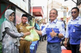 Direksi PDAM Safari dan Bagikan Sembako ke Lorong, Program Pengganti Buka Puasa Bersama 
