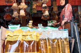 Jokowi Kunjungi Pasar Terong, Pedagang Harap Harga Minyak Goreng Kembali Stabil