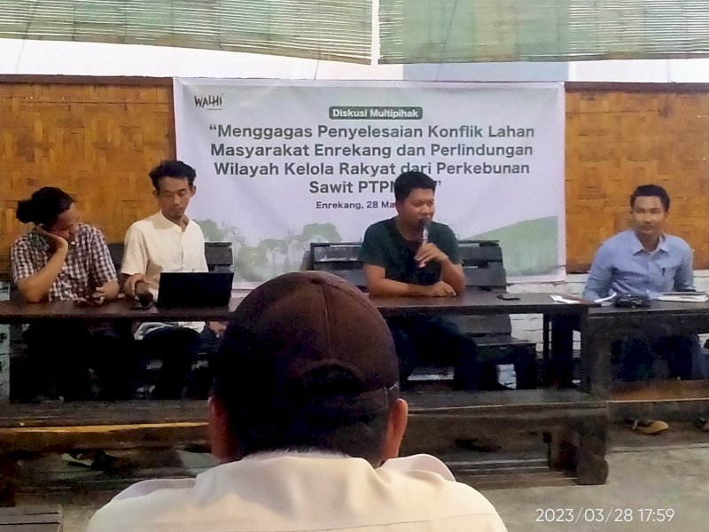 Diskusi Multipihak bertemakan 'Menggagas Penyelesaian Konflik Lahan Masyarakat Enrekang dan Perlindungan Wilayah Kelola Rakyat dari Perkebunan Sawit PTPN XIV', di Enrekang, Selasa (28/3/2023). @Jejakfakta/dok. Walhi Sulsel