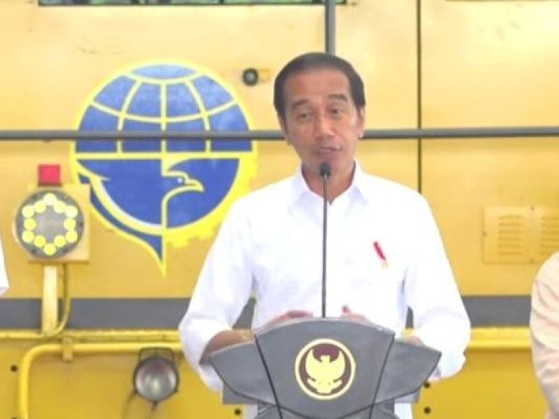 Presiden Joko Widodo saat memberikan sambutan saat meresmikan pengoperasian jalur kereta api Makassar- Parepare antar Maros Baru dan Depo Kereta Api Maros di Sulawesi Selatan, Rabu (29/3/2023).(dok. Sekretariat Presiden)
