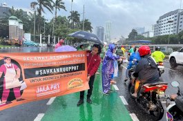 Aksi Berbagi Takjil, PRT Sosialisasi RUU PPRT di Bulan Ramadan