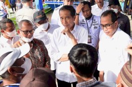 Di Desa Pajukukang Maros, Presiden Langsung Perintahkan Atasi Perizinan Nelayan