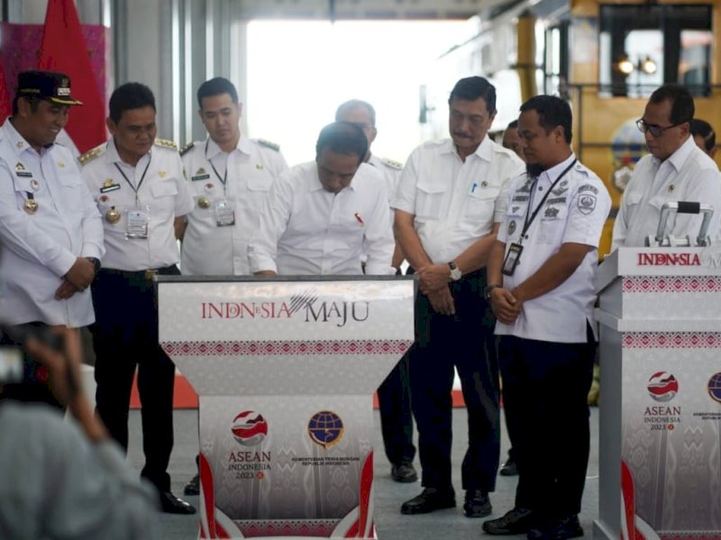 Presiden RI Joko Widodo (Jokowi) meresmikan pengoperasian jalur kereta api (KA) Makassar-Parepare Antar Maros-Barru, Rabu (29/3/2023). @Jejakfakta/dok. Humas Pemprov Sulsel