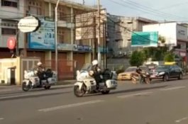 Viral Pemotor di Makassar Nyaris Tabrak Mobil Presiden Jokowi