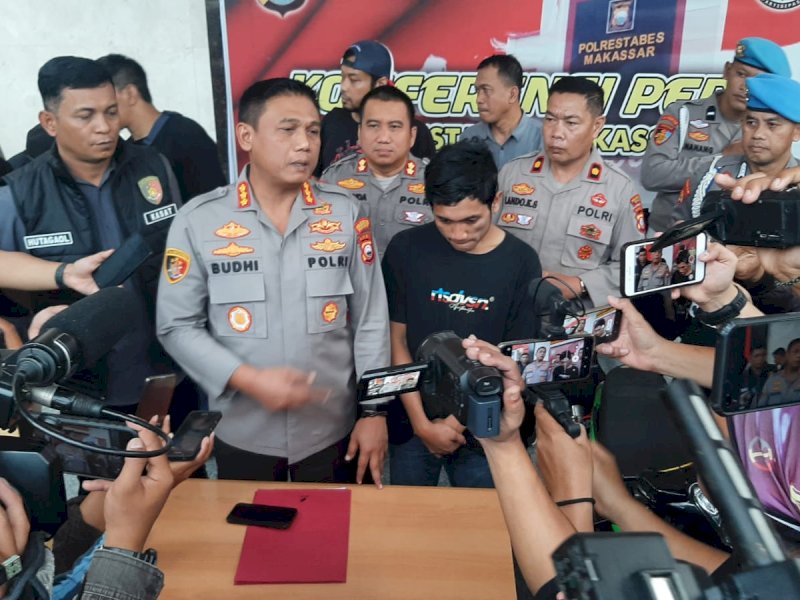 Kapolrestabes Makassar Kombes Pol Budhi Haryanto menjelaskan, kejadian ugal-ugalan pemotor potong iring-iringan mobil Presiden Jokowi di Makassar. @Jejakfakta/Samsir
