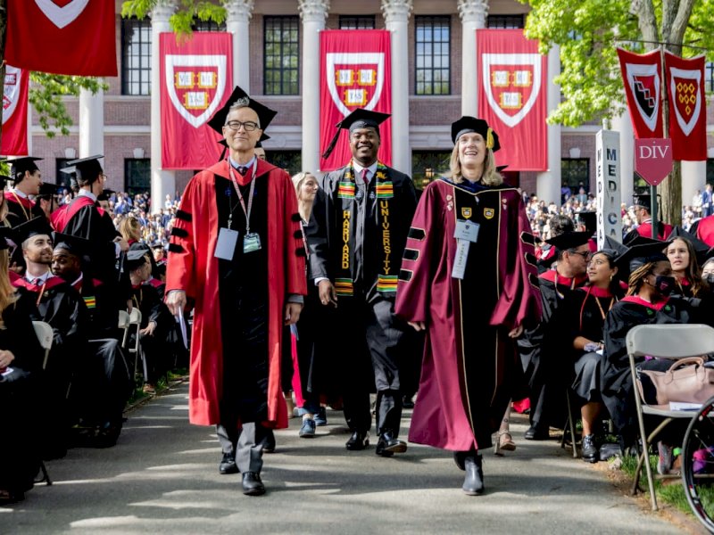 Dosen dan mahasiswa di Universitas Harvard, di  Massachusetts, Amerika Serikat. (Foto: Dylan J. Goodman/thecrimson).
