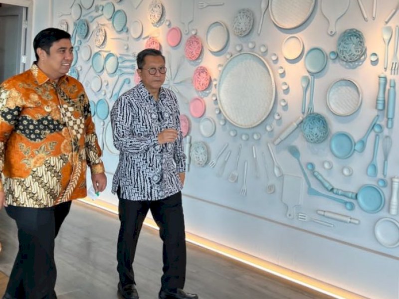 Bupati Maros AS Chaidir Syam (kiri) bersama Country Leader Google For Education, di kantor Google Indonesia, Jakarta, Senin (3/4/23). (ist)