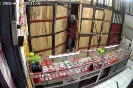 Maling Bobol Konter HP di Makassar, Pura-pura Minta Air Minum