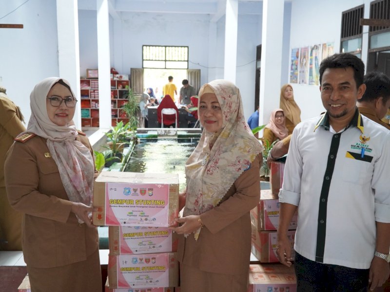 Tim Percepatan Penurunan Stunting Kabupaten Bulukumba, menyalurkan bantuan paket gizi. @Jejakfakta/dok Humas Pemkab Bulukumba
