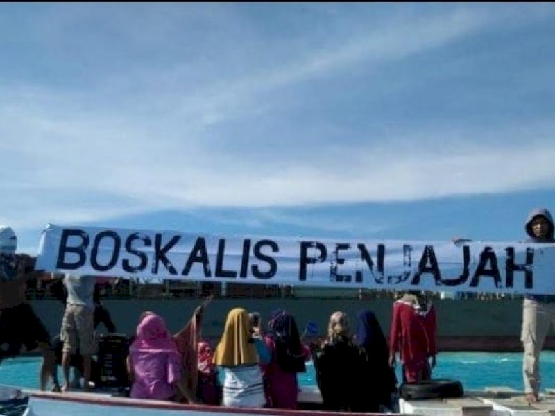 Aski penolakan tambang pasir laut yang dilakukan Nelayan Pulau Kodingareng Makassar beberapa tahun lalu. @Jejakfakta/dok. Walhi Sulsel