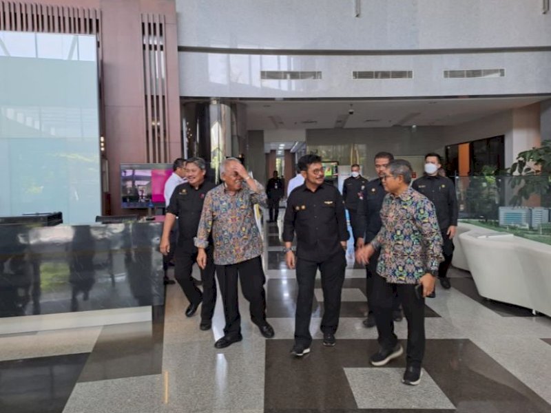 Gubernur Sulawesi Selatan dua periode, Syahrul Yasin Limpo, yang saat ini menjabat Menteri Pertanian dikabarkan sedang menjalin komunikasi dengan Menteri PUPR, Basuki Basuki Hadimuljono terkait penyelesaian Stadion Barombong Makassar. @Jejakfakta/Istimewa