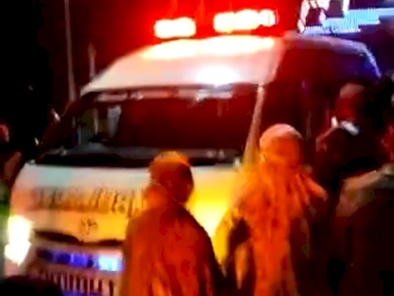 Mobil jenazah almarhum Wakil Bupati (Wabup) Luwu Syukur Bijak dicegat warga saat tiba di Kabupaten Luwu. @Jejakfakta/ screenshot Video ist. 