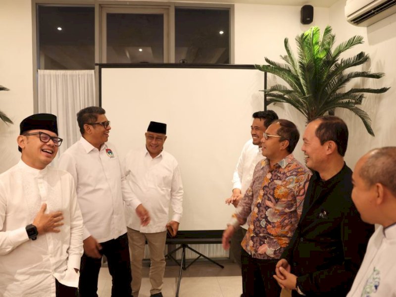 Wali Kota Makassar Moh Ramdhan Pomanto berbincang santai bersama sejumlah kepala daerah di Indonesia. @Jejakfakta/Ist. 