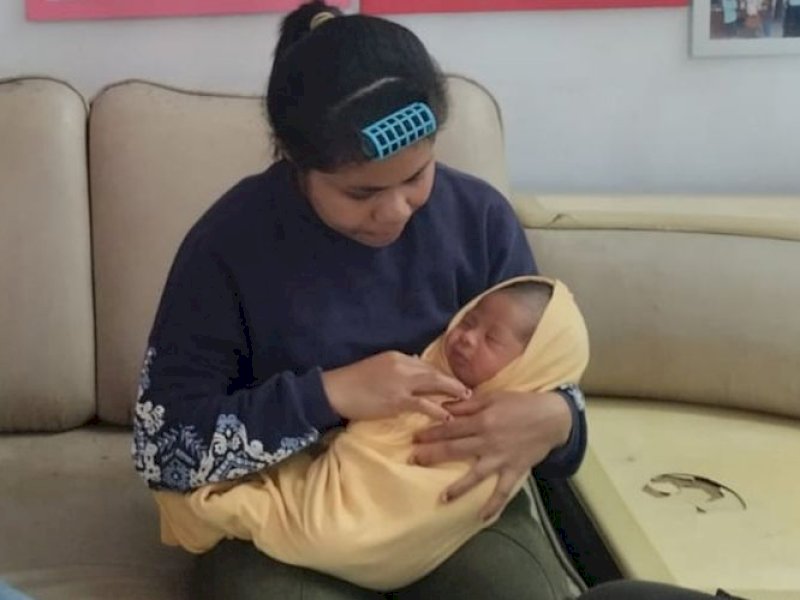 Bayi malang yang ditinggal pergi oleh orang tua karena tak mampu bayar biaya persalinan di Klinik BKIA Rakyat, Kota Makassar, Maret 2023.
