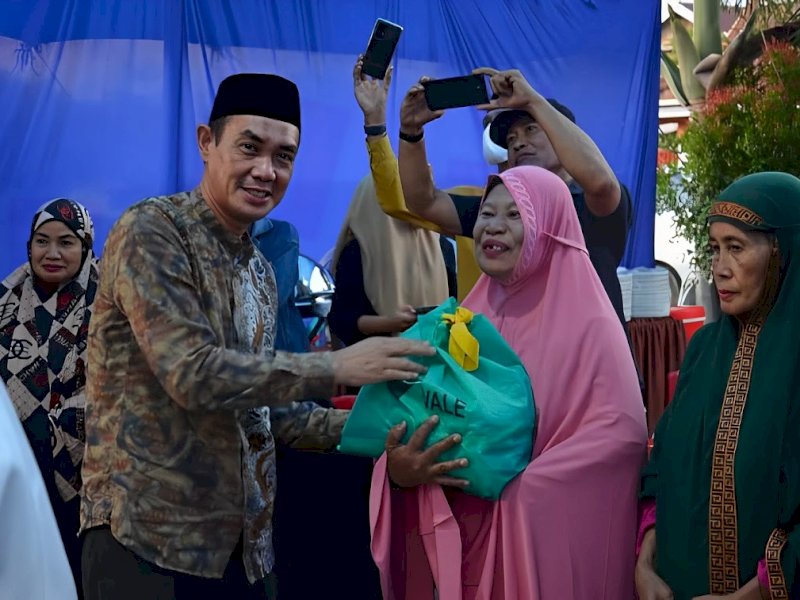 PT Vale membagikan sebanyak 2.200 paket sembako kepada masyarakat kurang mampu di Blok Pomalaa dan Kota Kendari, Sultra. @Jejakfakta/dok PP Vale. 