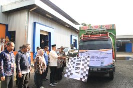 Bupati Andi Utta Lepas Pembagian Bantuan Beras Cadangan Pangan Pemerintah