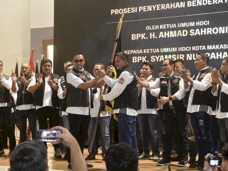 Ketua Umum HDCI, Ahmad Sahroni, melantik dan mengukuhkan Pengurus HDCI Makasssar, di Balai Manunggal, Sabtu, (16/04/2023). @Jejakfakta/Reza Arifuddin
