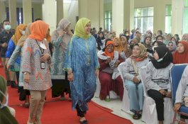 Aliyah Mustika bersama Kemenkes RI Edukasi Warga di Takalar Terkait Penggunaan Alkes