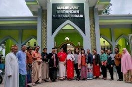 Indahnya Kerukunan, Umat Muslim Desa Madandan Buka Puasa Bersama Pendeta