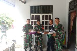 Satgas Pamtas RI-PNG Yonif 132/BS Bagikan Mushaf Al-Qur'an di Perbatasan Papua