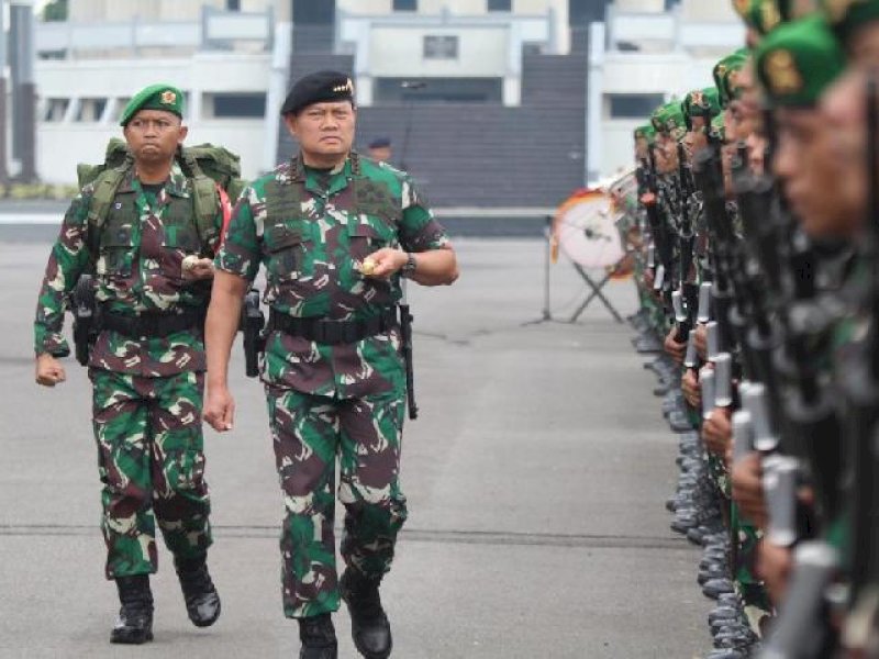 Panglima TNI Laksamana Yudo Margono saat melepas pasukan Laba-Laba dan Teratai ke Papua dan Papua Barat Daya/Dok TNI