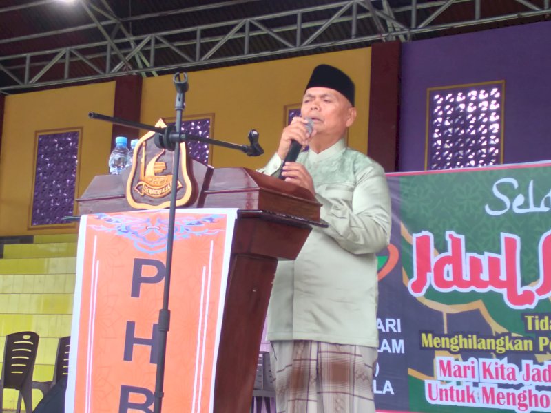 Bupati Enrekang, Muslimin Bando menyampaikan perpisahan di Lapangan Sepak Bola Belajen, Kecamatan Alla, Kabupaten Enrekang, Jumat (21/04/2023). @Jejakfakta/Nurdin Amir