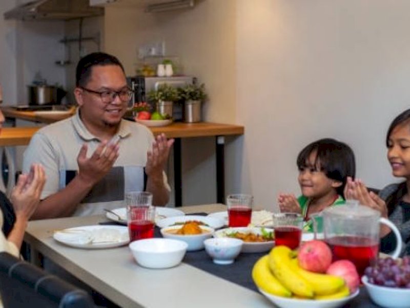 Ilustrasi. Sahur jelang puasa. (Unsplash).