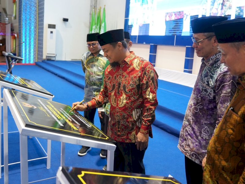 Gubernur Andi Sudirman meresmikan Observatorium Unismuh Makassar, Gedung Pusat Dakwah Muhammadiyah Sulsel, dan Masjid At Tanwir Pusat Dakwah Muhammadiyah Sulsel. @Jejakfakta/dok. humas Pemprov Sulsel
