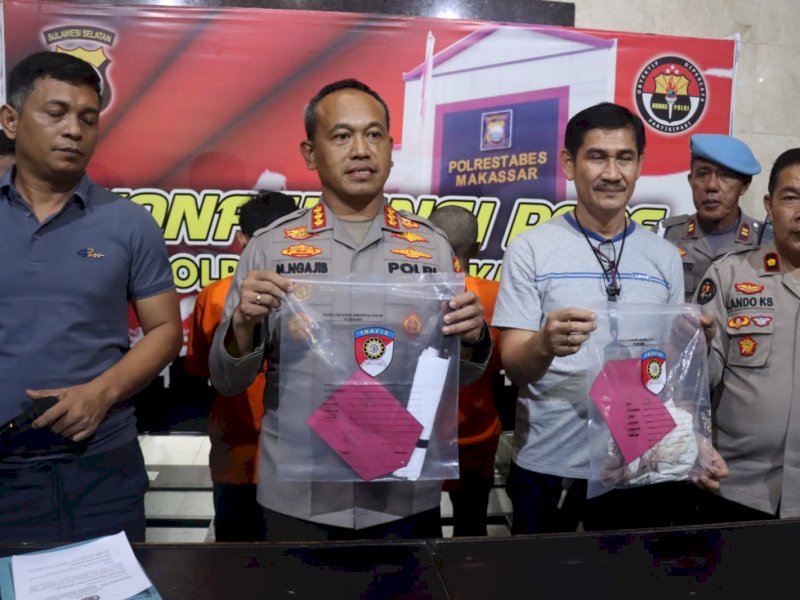 Polrestabes Makassar mengamankan 3 orang pelaku penganiayaan seorang remaja di momen lebaran Idul Fitri 1444 H, Minggu (30/4/2023). @Jejakfakta/Samsir