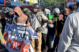 Aksi Hari Buruh di Makassar Dibubarkan Polisi, 5 Orang Diamankan Polisi