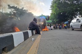 Aksi Hari Buruh, Mahasiswa Makassar Sebut Produk UU Ciptaker Cengkraman Oligarki Ekonomi Politik